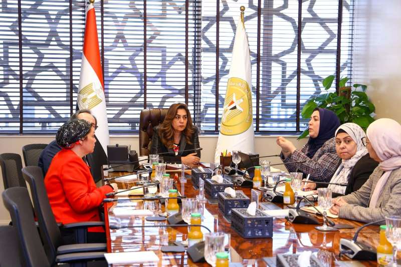 وزيرة التنمية المحلية والبيئة تستعرض خطة تطوير الإدارة المتكاملة للبحيرات المصرية