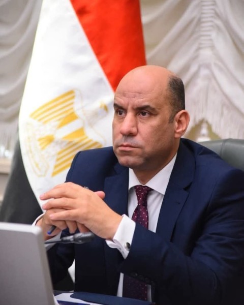 وزير العمل يعتمد ضوابط جديدة لحضانات رعاية أطفال العاملات بالمنشآت