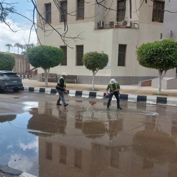 جامعة المنصورة: فرق الخدمات تواجه الأمطار .. وجهود مكثفة لضمان سلامة الحرم الجامعي