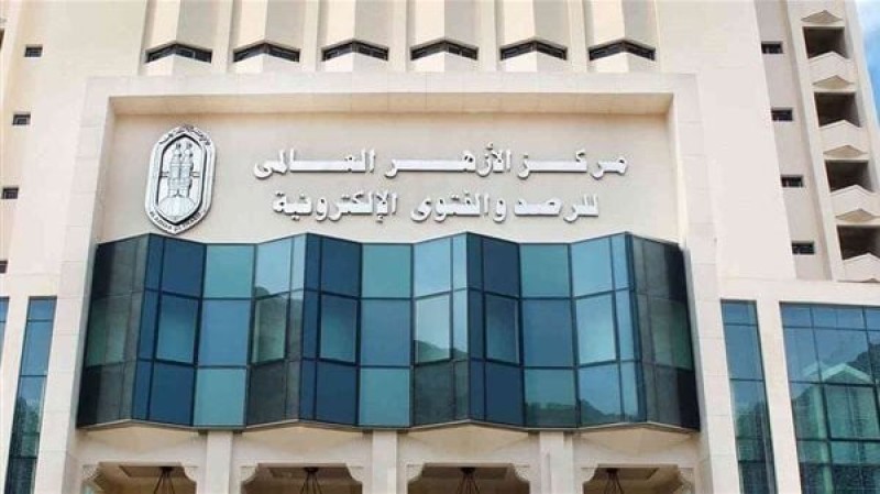 هل يجوز الصلاة بملابس ملطخة بطين الأمطار؟ الأزهر يجيب