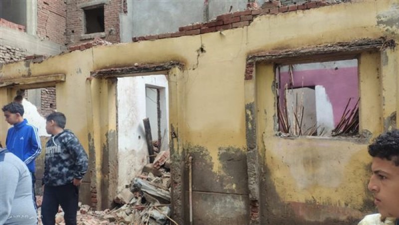 إصابة 3 أشخاص في انهيار عقار جزئي بالبحيرة