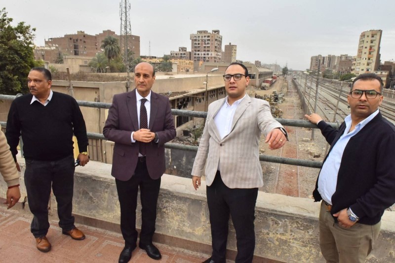 محافظ أسيوط يتفقد مسار مشروع إنشاء كوبري علوي جديد لربط شرق وغرب المدينة عبر السكة الحديد
