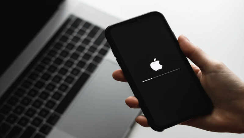 هجوم غامض يستهدف آيفون حول العالم.. وملايين الأجهزة في دائرة الخطر