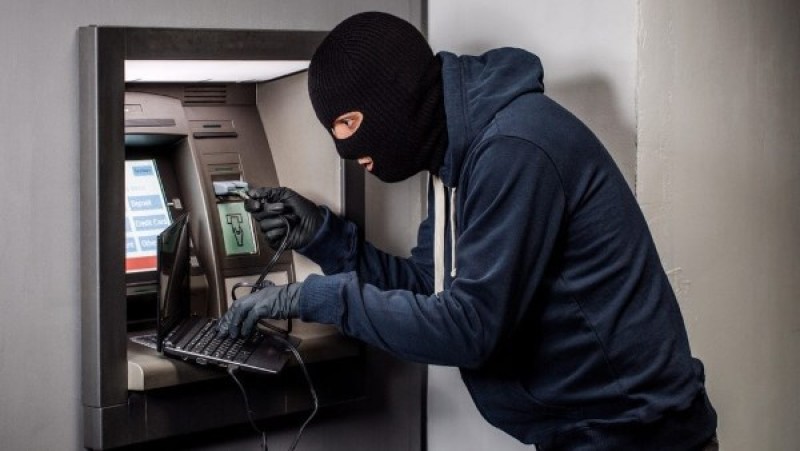 إحالة عصابة للاستيلاء على أموال المواطنين باستخدام تطبيق تقسيط شهير