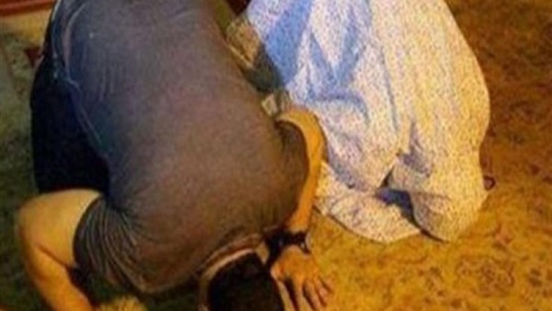 هل صلاة الرجل بزوجته في المنزل تحسب جماعة؟