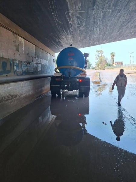 القليوبية: الدفع بسيارات شفط المياه بشوارع مدينة طوخ