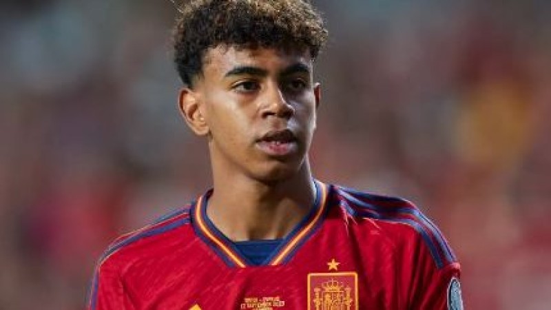 منتخب إسبانيا يطلب تقليص دقائق لامين يامال أمام مصر