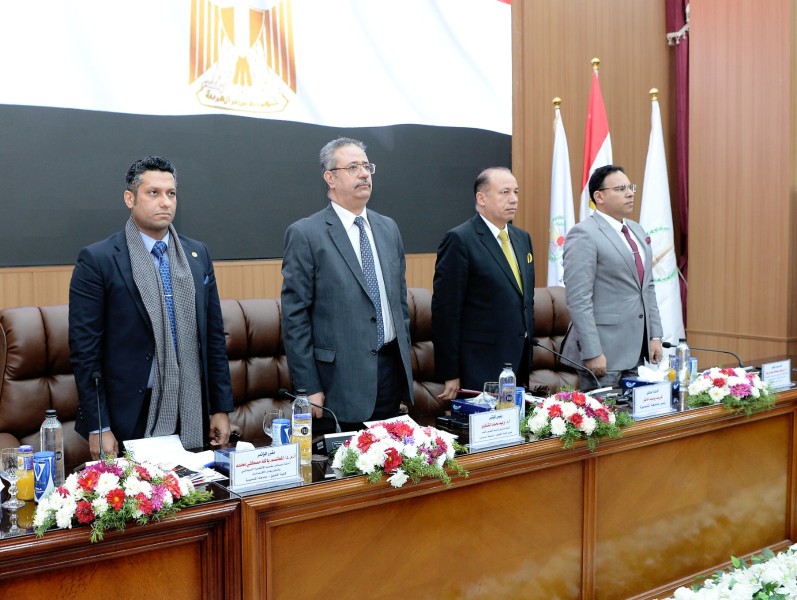 رئيس جامعة المنصورة يفتتح فعاليات مؤتمر الدراسات العليا بكلية الحقوق حول تنظيم منصات التواصل الاجتماعي