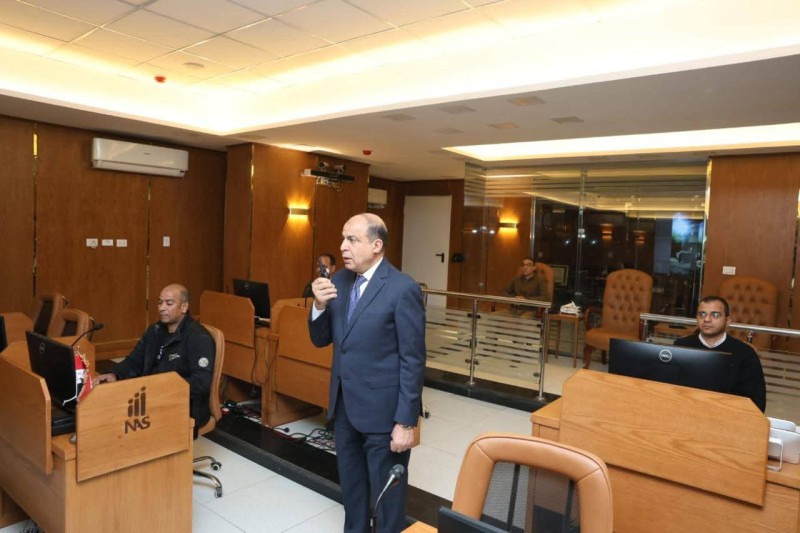 محافظ المنيا يتابع تنفيذ قرار الغلق ويؤكد التزام أصحاب المحال بالمواعيد المقررة