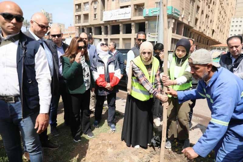 ضمن مبادرة ”100 مليون شجرة”.. وزيرة التنمية المحلية والبيئة ومحافظ الإسكندرية يتفقدان زراعة المحاور الحيوية لتعزيز الاستدامة البيئية.