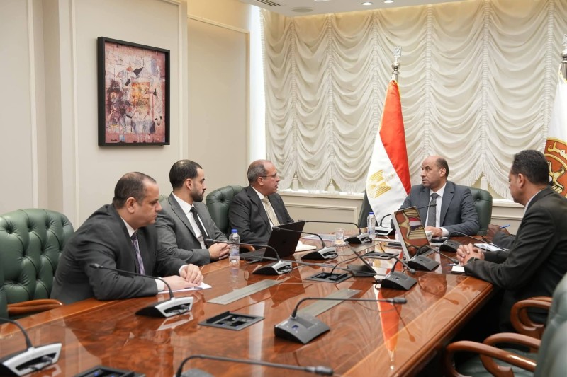 وزير العمل يبحث مع رئيس الجامعة البريطانية بالقاهرة و”الادارات المختصة” مشروع للتعاون لتأهيل الشباب لسوق العمل الايطالي    .. ومستجدات إنشاء ”منصة التشغيل”