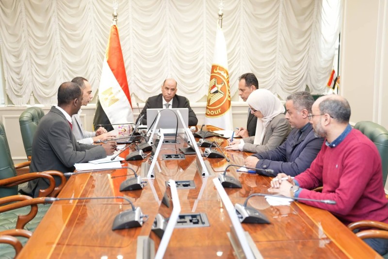 وزير العمل يتابع مع ممثلي شركة SGT  للحلول الرقمية مستجدات تنفيذ منصة الخدمات الإلكترونية للوزارة