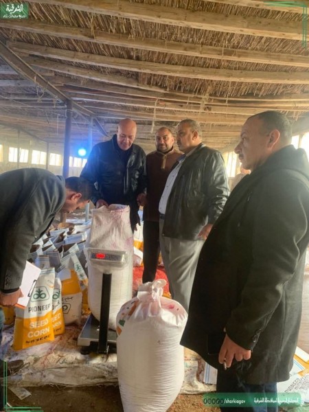 تموين وزراعة الشرقية يضبطان مصنع غير مرخص لإنتاج وتعبئة تقاوي الذرة المغشوشة بفاقوس