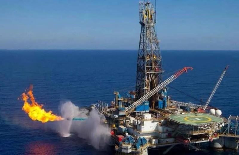 خبير اقتصادي يكشف مكاسب مصر الاقتصادية من سداد كافة مستحقات الشركات الأجنبية العاملة في قطاع البترول
