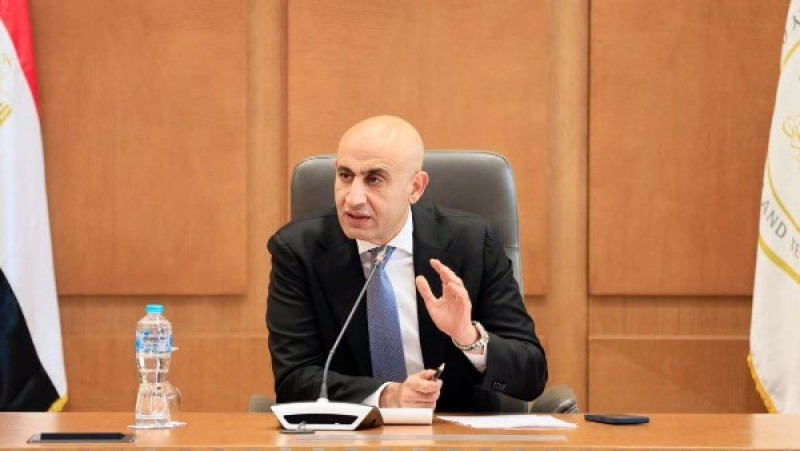 هل تقرر تحويل الدراسة ”أونلاين” غداً لطلاب المدارس؟ التعليم تحسم الجدل