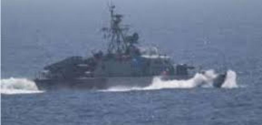 إعلام إيراني: سفينة مرتبطة بإسرائيل توقفت بمضيق هرمز بعد تعرضها لهجوم