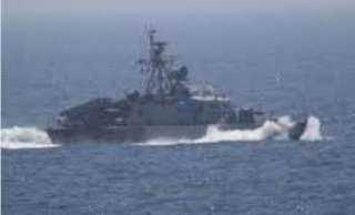 إعلام إيراني: سفينة مرتبطة بإسرائيل توقفت بمضيق هرمز بعد تعرضها لهجوم