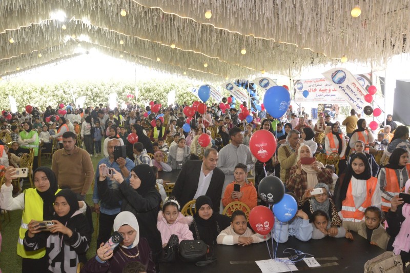 وكيل وزارة التعليم بالبحيرة يحتفى بأبنائة الأيتام