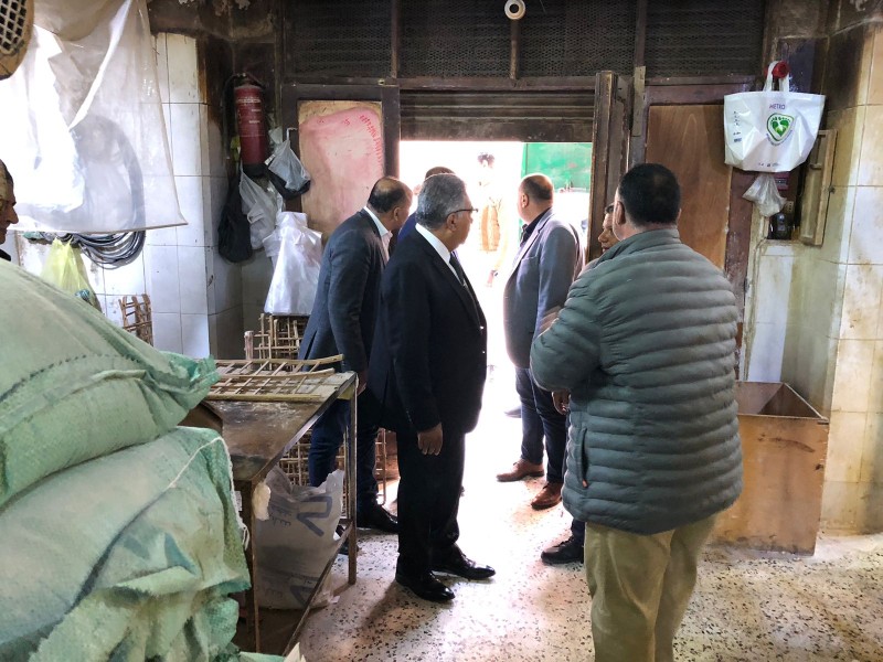 تفاصيل جولة محافظ الدقهلية بسوق كفر البدماص ومفاجئة مخابز بالمنصورة