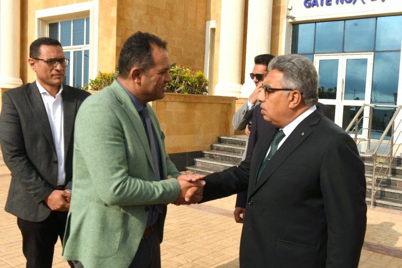 محافظ الدقهلية يهنئ الدكتور محمد عبدالعظيم بمناسبة توليه مهام رئيس جامعة المنصورة الأهلية