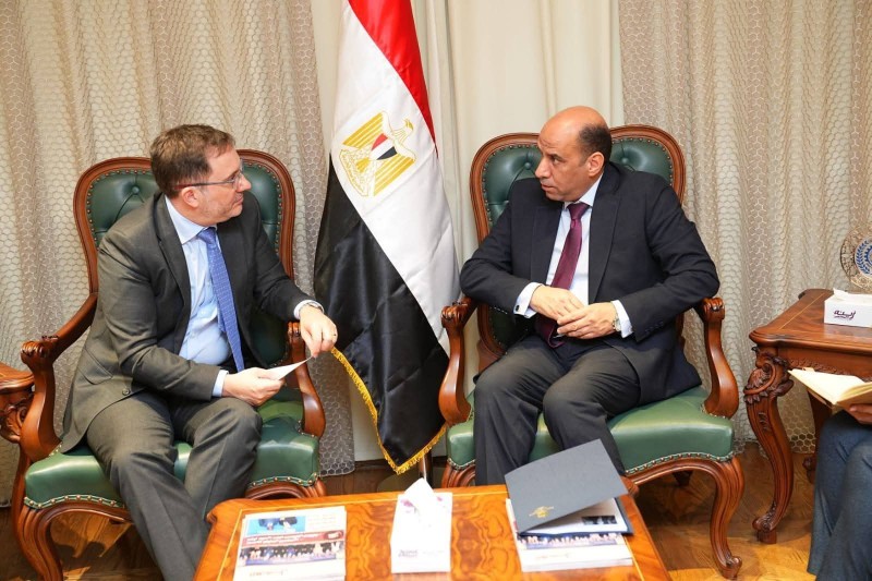 وزير العمل يلتقي سفير المملكة المتحدة بالقاهرة لبحث تعزيز التعاون في التدريب المهني وتشغيل الشباب وتمكين المرأة
