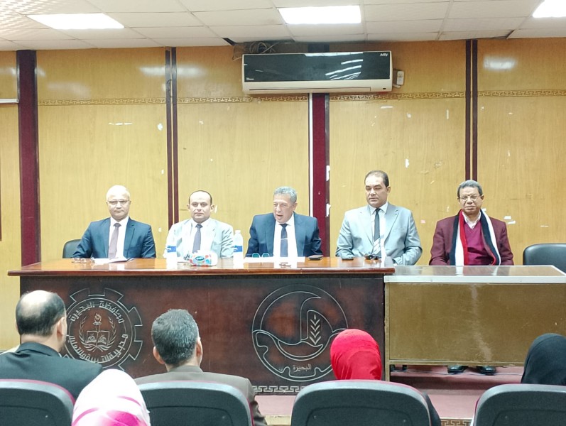 وكيل وزارة التربية والتعليم بالبحيرة يعقد إجتماعًا موسعا بمديرى المدارس الرسمية لغات بدائرة المحافظة