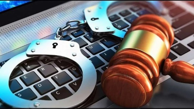 جرائم الإنترنت في قبضة القانون.. عقوبات صارمة لحماية الأطفال من الانحراف