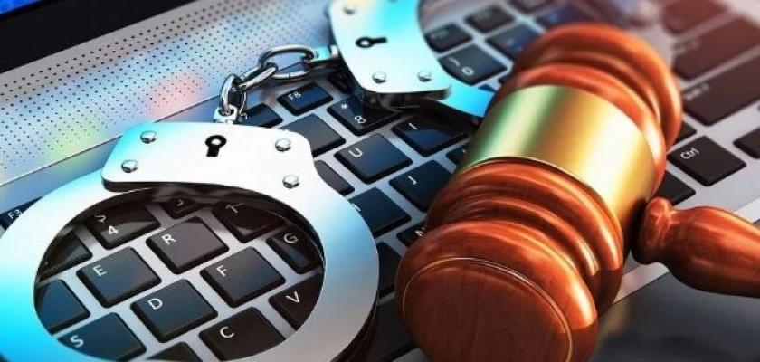 جرائم الإنترنت في قبضة القانون.. عقوبات صارمة لحماية الأطفال من الانحراف