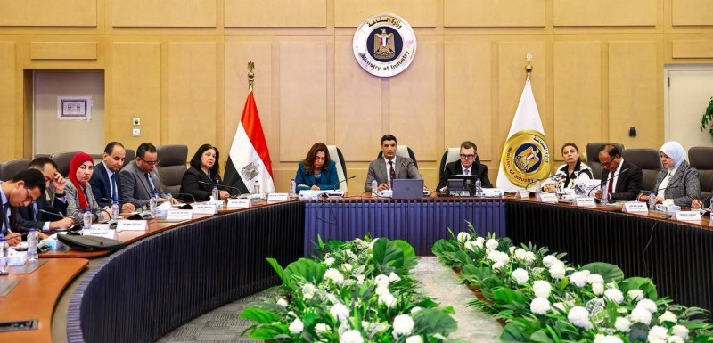 وزراء الصناعة والتنمية المحلية والبيئة والزراعة والتخطيط يبحثون خطة تنفيذ مشروع القرى المنتجة