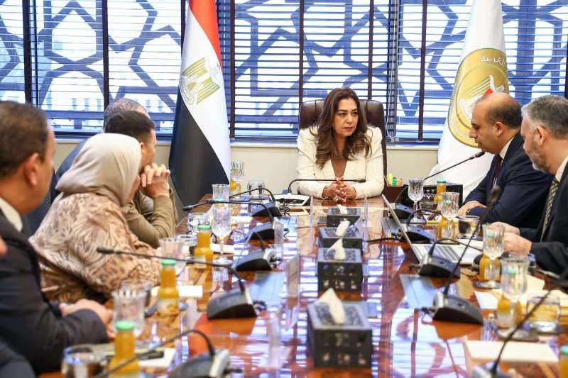 د. منال عوض تتابع مع مجموعة ”المانع القابضة” مستجدات إنشاء مصنع لإنتاج الوقود الحيوي