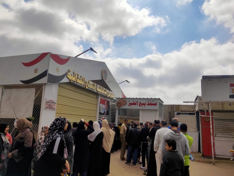 محافظ الدقهلية يؤكد استمرار عمل المنافذ الجديدة لبيع الخبز المدعم بالمنصورة