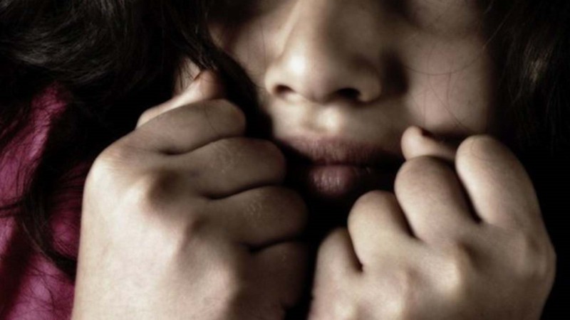 استغل غياب الأم.. التحقيق في تعدي شاب على ابنة زوجته في أكتوبر