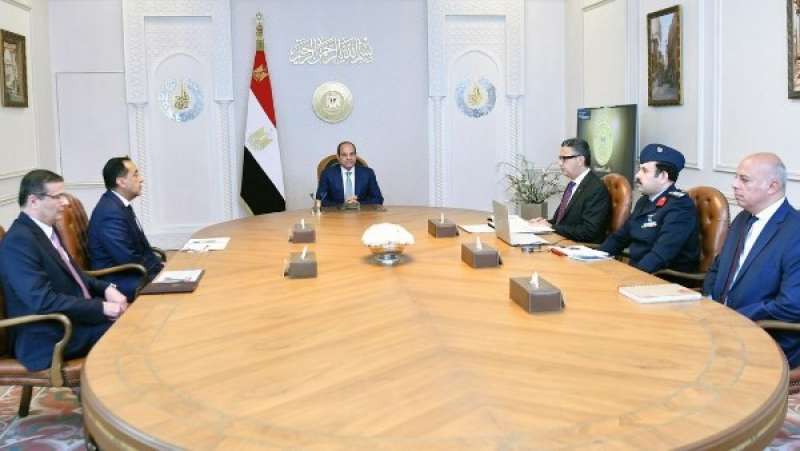 السيسي يشدد على استخدام الدولة لكل آليات ضبط السوق لمنع الغلاء والمضاربات