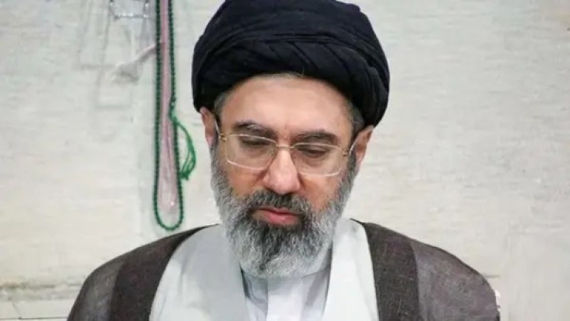 تغريدة نارية.. خامنئي يصف مقتل كمال خرازي بـ«وصمة عار»