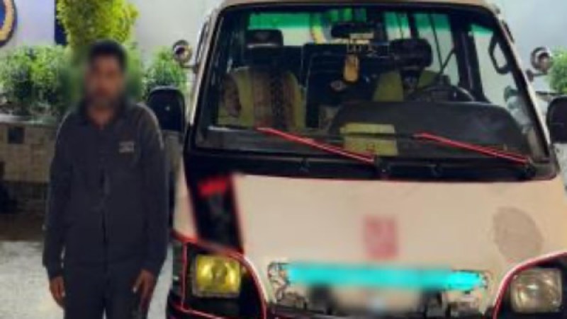 هتنزلي غصب عنك.. سب وخناقة في ميكروباص تنتهي في قسم الشرطة بالقليوبية