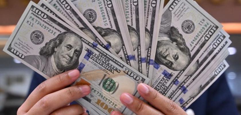 انخفاض أسعار صرف الدولار مساء اليوم