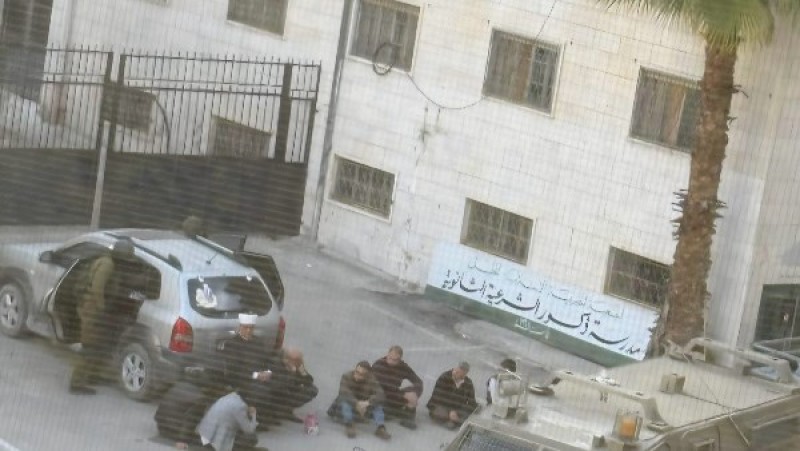 قوات الاحتلال تعتقل وزير الأوقاف الفلسطيني السابق