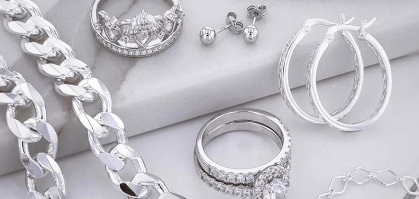 الفضة تقفز 1.42%.. وتغلق فجوة التسعير محليًا مع صعود عالمي 4.3%