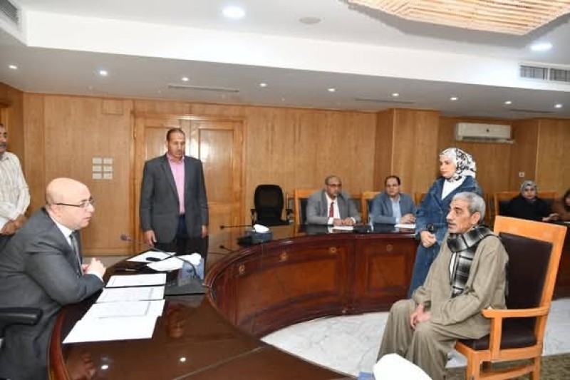 تفاصيل اكثر حول لقاء محافظ الفيوم خلال اللقاء الدوري لخدمة المواطنين