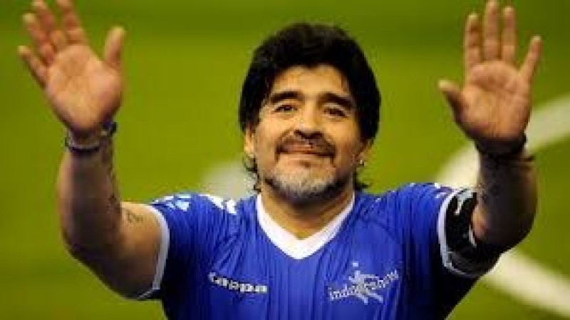 أنا بريء من قتل النجم العالمي.. طبيب ماردونا يكسر حاجز الصمت