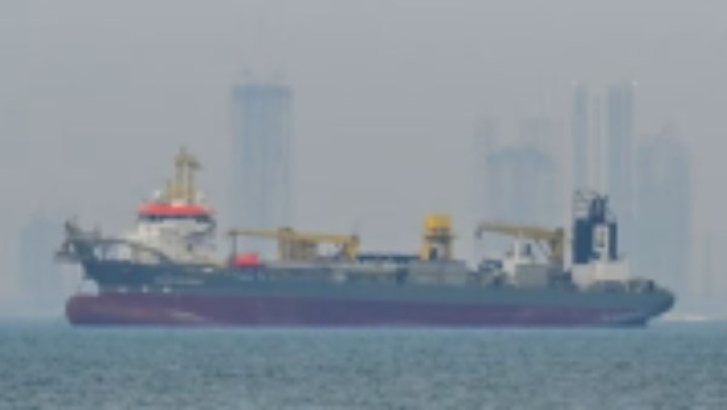 إيران تعلن فتح مضيق هرمز أمام السفن التجارية