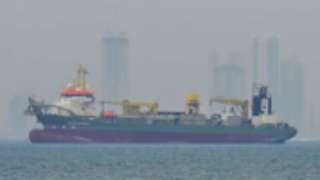 إيران تعلن فتح مضيق هرمز أمام السفن التجارية