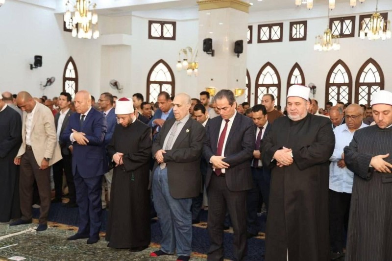 وزير الأوقاف ومحافظ القاهرة ورئيس الوطنية للإعلام أدوا صلاة الجمعة بمسجد «أحباب المصطفى» بالشروق