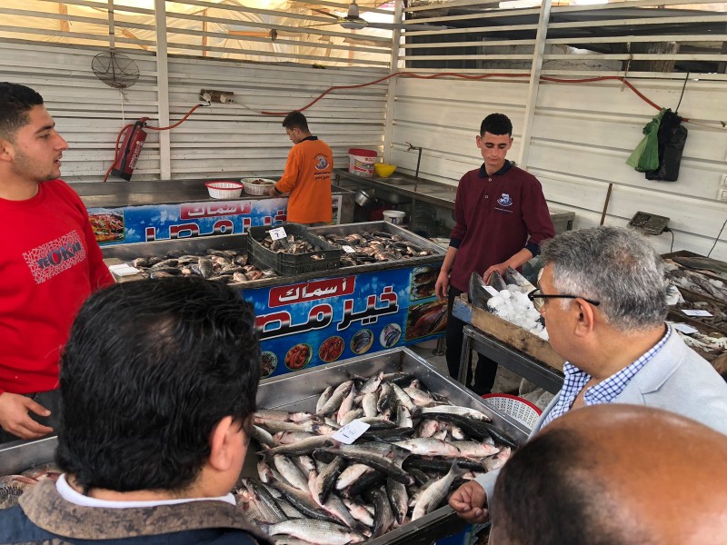 المحافظ يتفقد سوق كفر البدماص ومعرض السلع الغذائية الدائم بحي شرق المنصورة