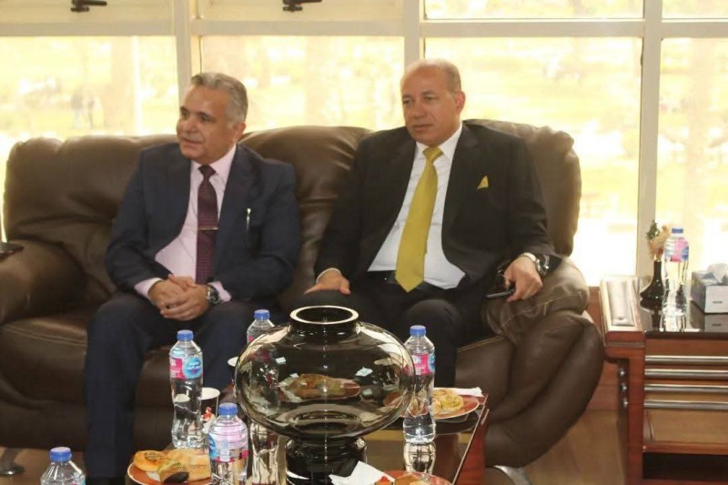 رئيس جامعة السويس في زيارة لجامعة المنصورة