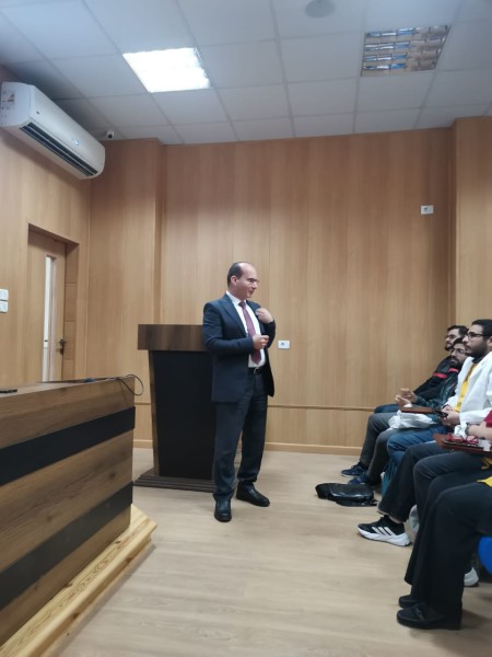 وكيل وزارة الصحة بالدقهلية يشارك في فعاليات ملتقى التوظيف بكلية الطب جامعة الدلتا ويلتقي الطلاب والخريجين