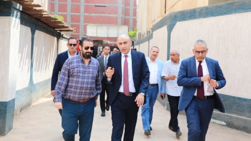 وزير التعليم يشدد على أهمية التعاون مع أولياء الأمور لدعم جهود التطوير