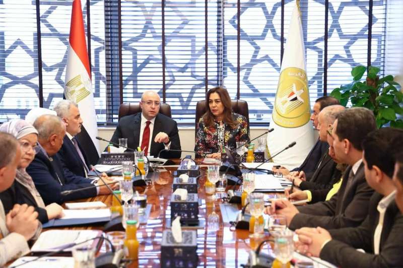 وزيرة التنمية المحلية والبيئة تتابع مع محافظ الفيوم الموقف التنفيذي لخطة إعادة التوازن البيئي ببحيرة قارون
