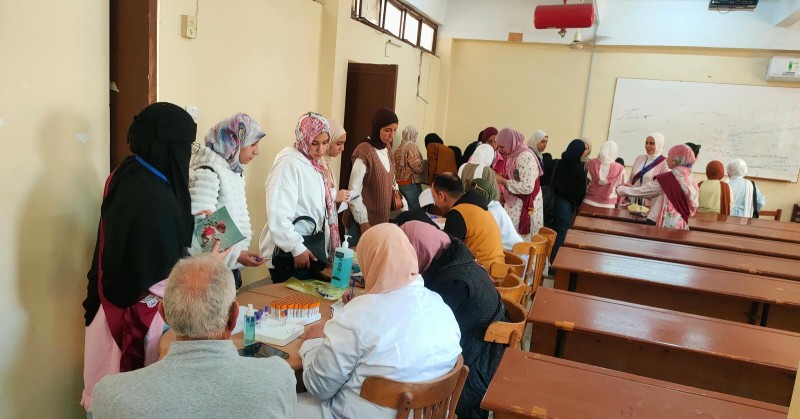 جامعة المنصورة: كلية التربية للطفولة المبكرة تستضيف قافلة طبية مجانية لدعم صحة منسوبيها