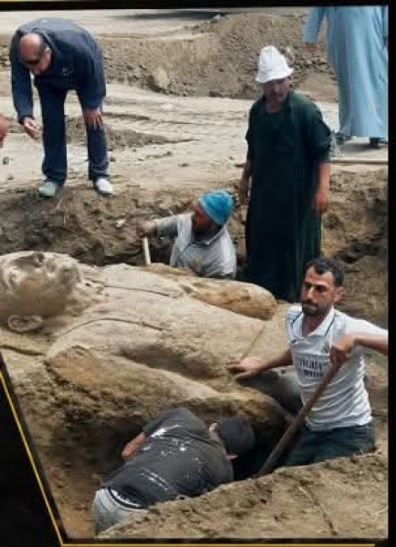 العثور على تمثال فرعوني بالصدفة أثناء الحفر لانشاءات بعزبة التل بالحسينية محافظة الشرقية